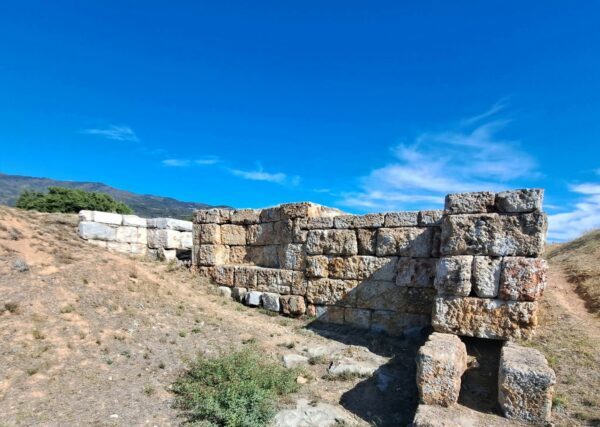 Περιηγήσεις :  Ορμίνιον  Γορίτσα   του  Τριανταφυλλου Αθανασουλα