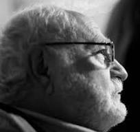Ποίηση : Δημοσιογράφοι ΄΄ ΜΕΣΑ ΜΑΖΙΚΗΣ ΕΞΑΠΑΤΗΣΗΣ΄΄